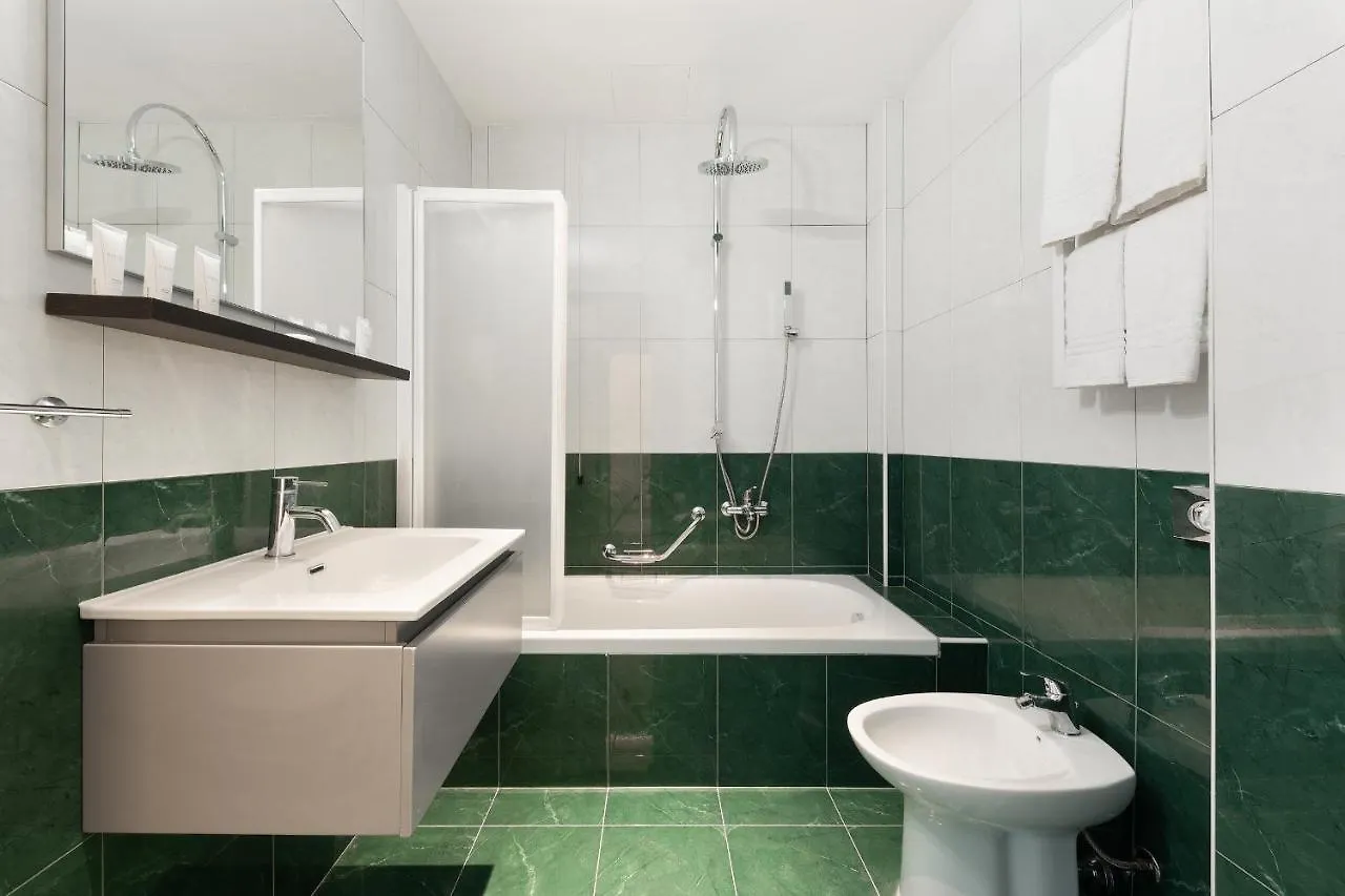 Moon Palace Hotel Arese 4*,